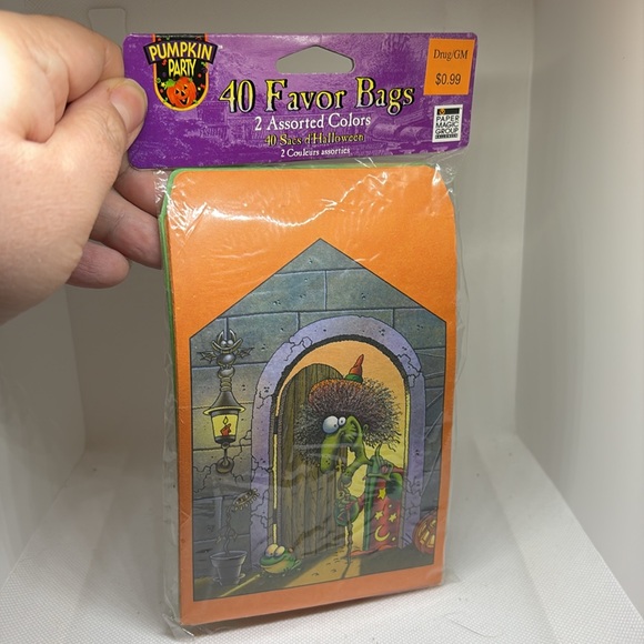 40 Halloween themed paper favor bags by the Paper Magic Group - Picture 3 of 10